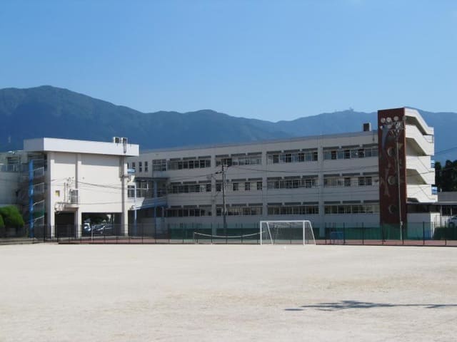 須恵中学校